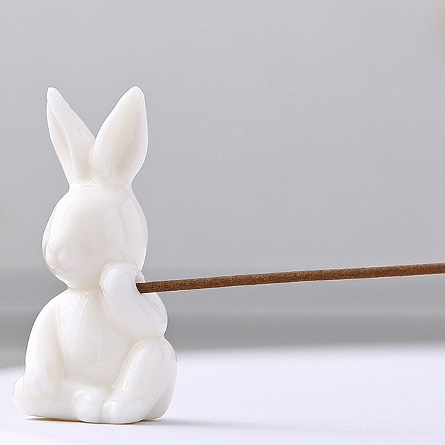 Jade rabbit jingsi (white porcelain) 2.5*2*5.5cm