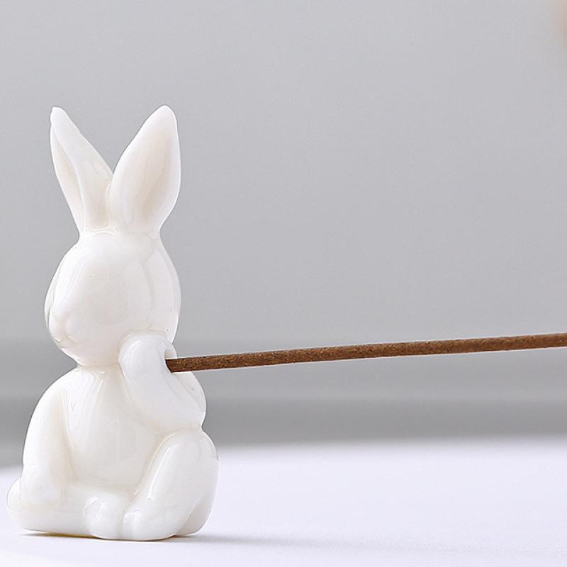 Jade rabbit jingsi (white porcelain) 2.5*2*5.5cm