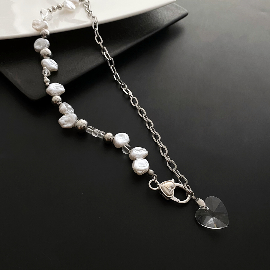 Flat bead necklace white