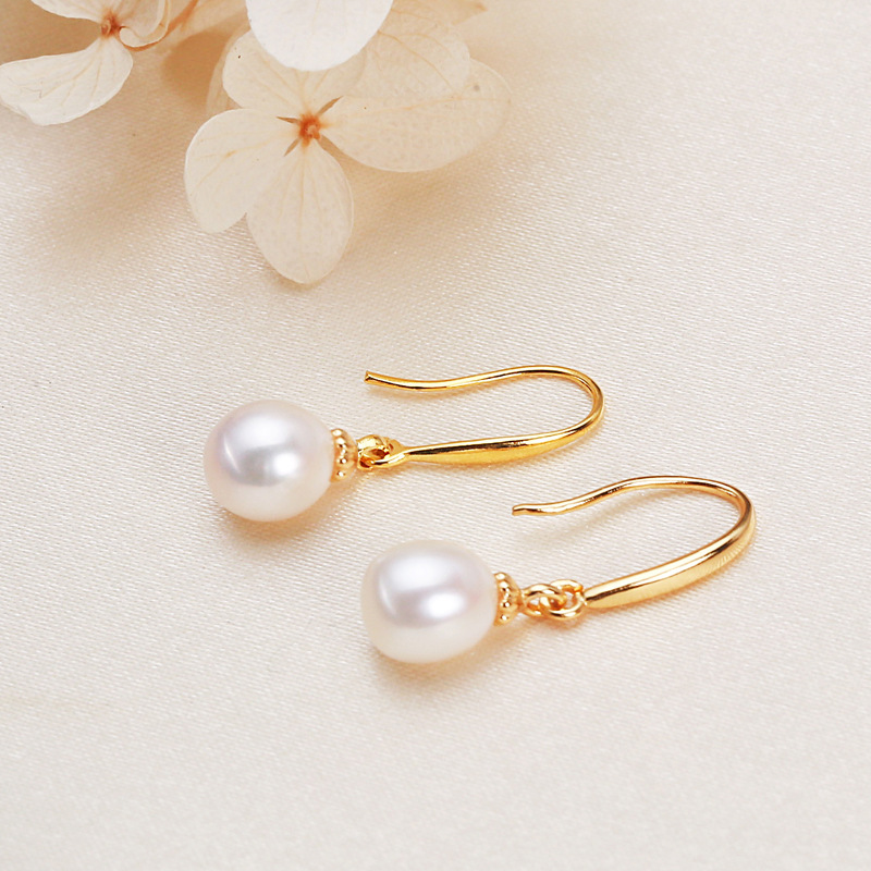 1:7mm white pearl with gold ear hook
