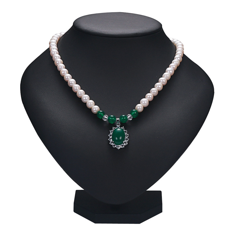 White pearl green egg-shaped necklace