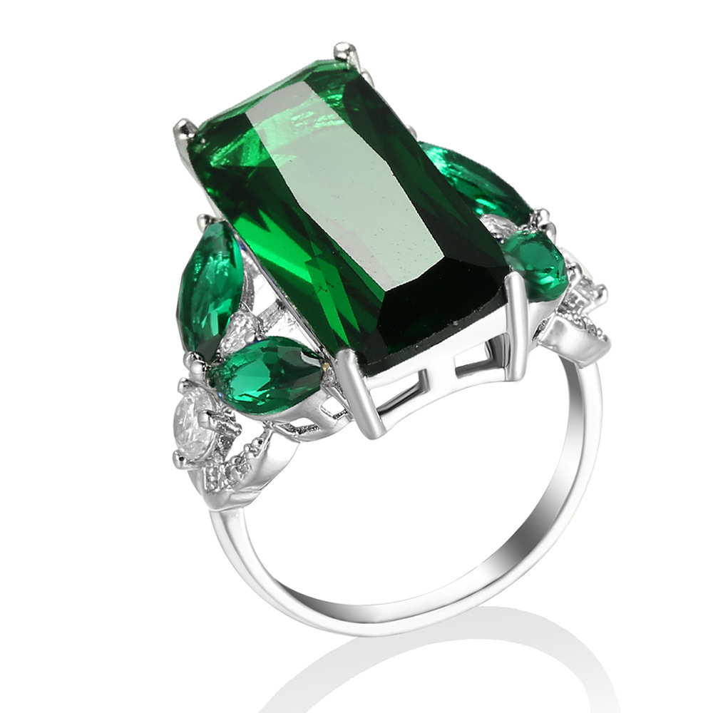 A green  ring size 6