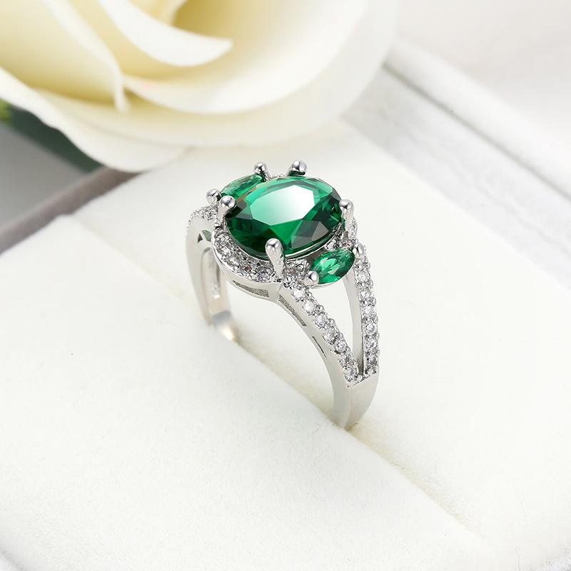 A  green ring size 6