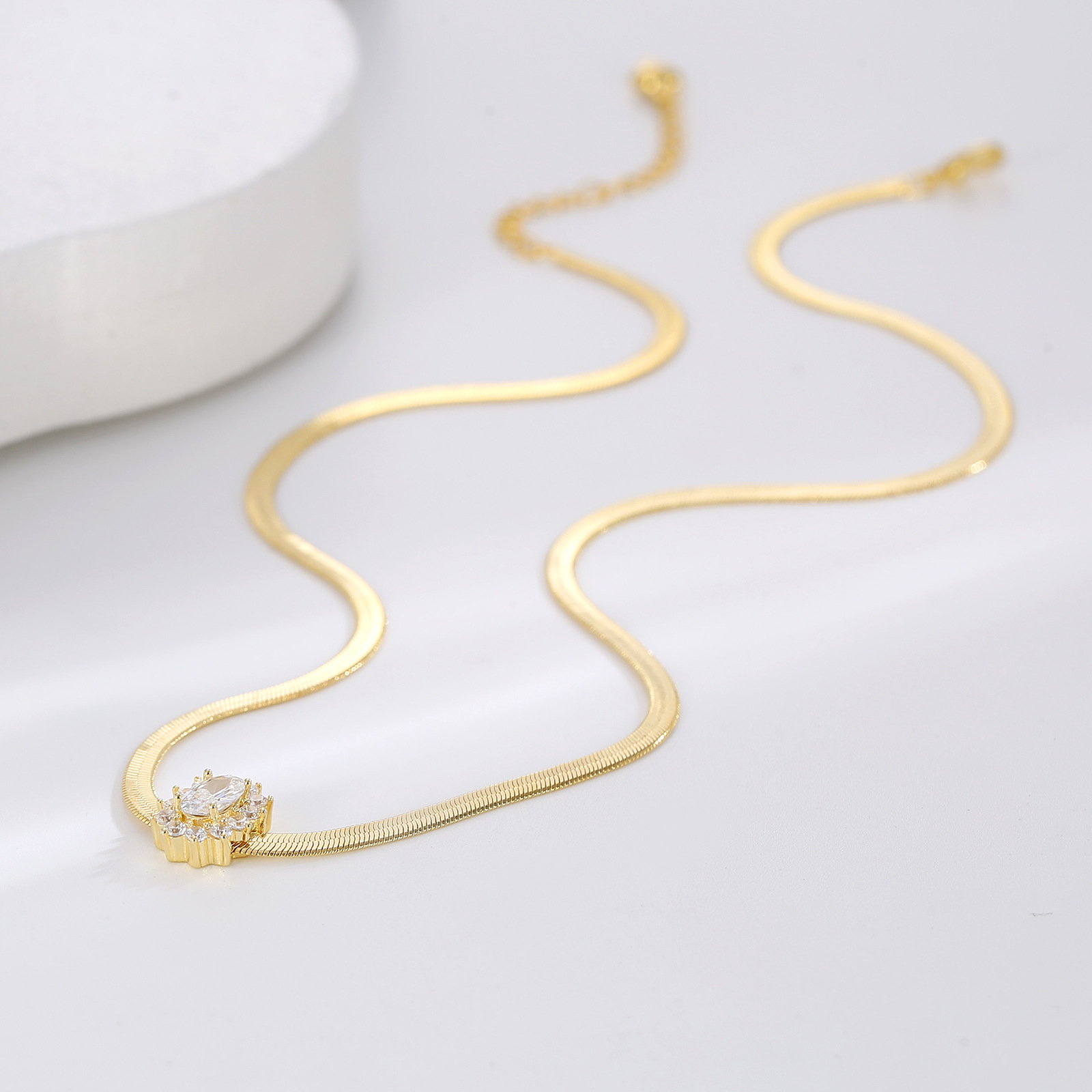 1:White diamond gold chain