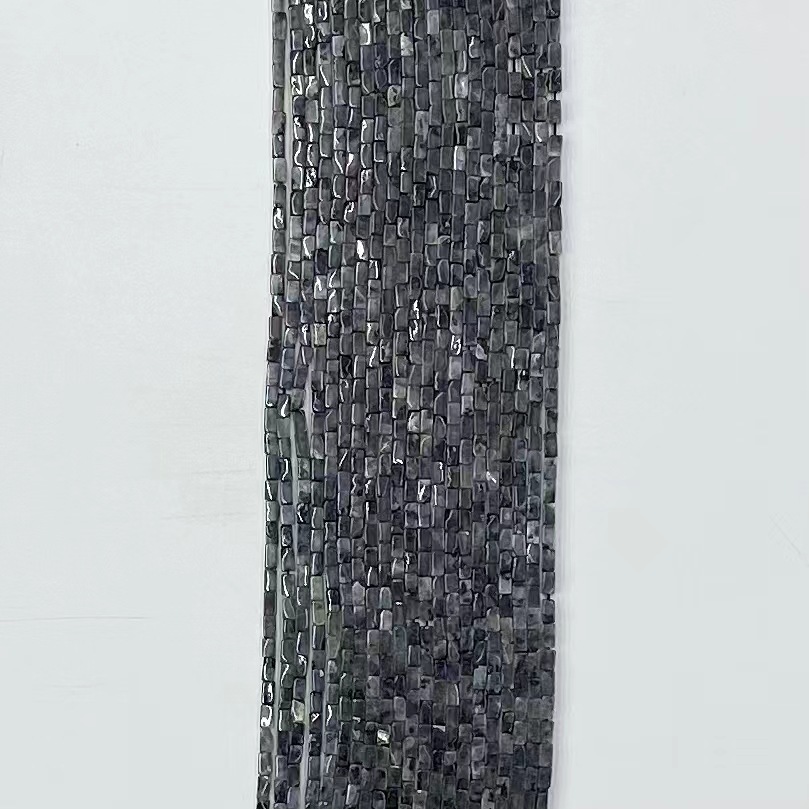 Noir-Labradorite