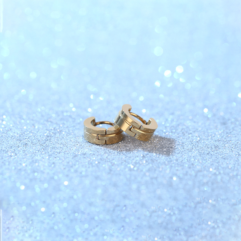 The left side of the 4*7mm earrings is flat gold