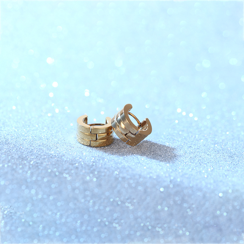 7*9mm earrings with gold in the middle ball