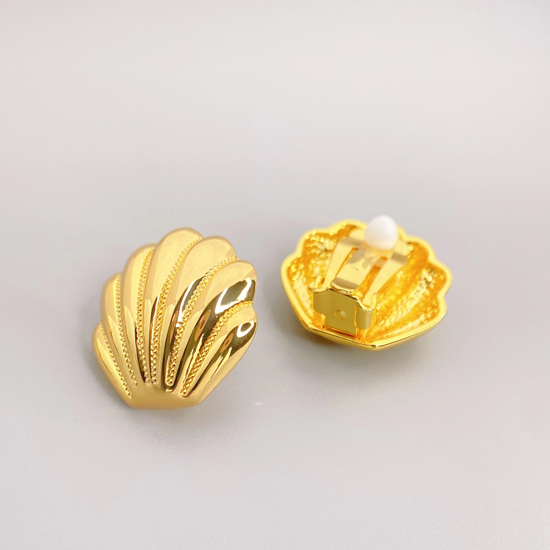 2:Gold (ear clip)