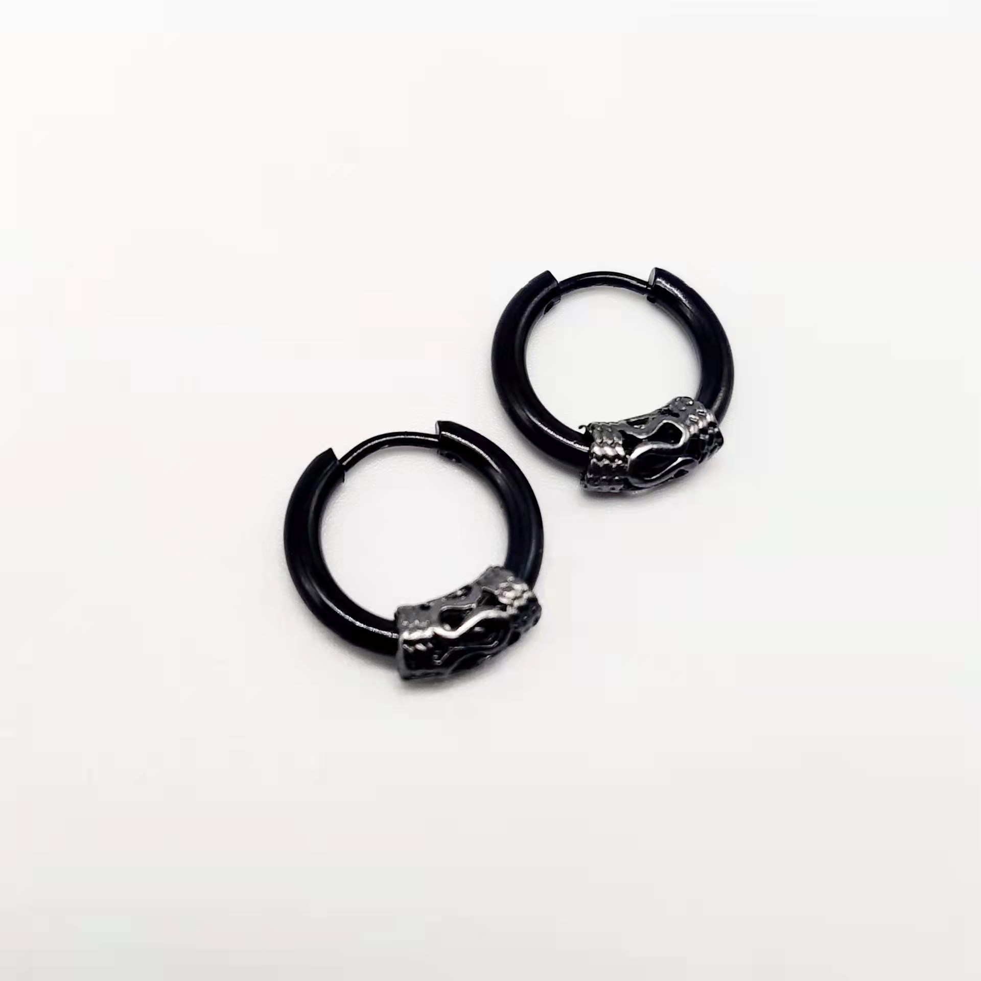 Black earrings dragon pattern 12*2.5