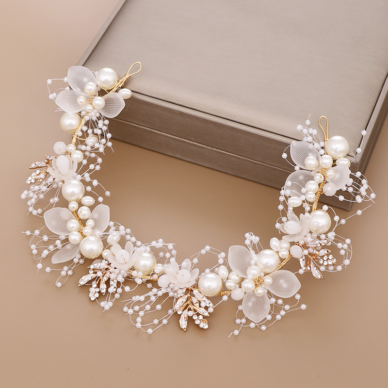 1:White bead wreath
