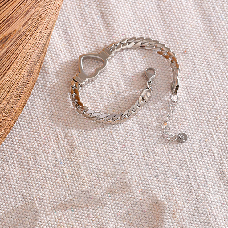4:Steel bracelet, 16cm long, tail chain 6cm
