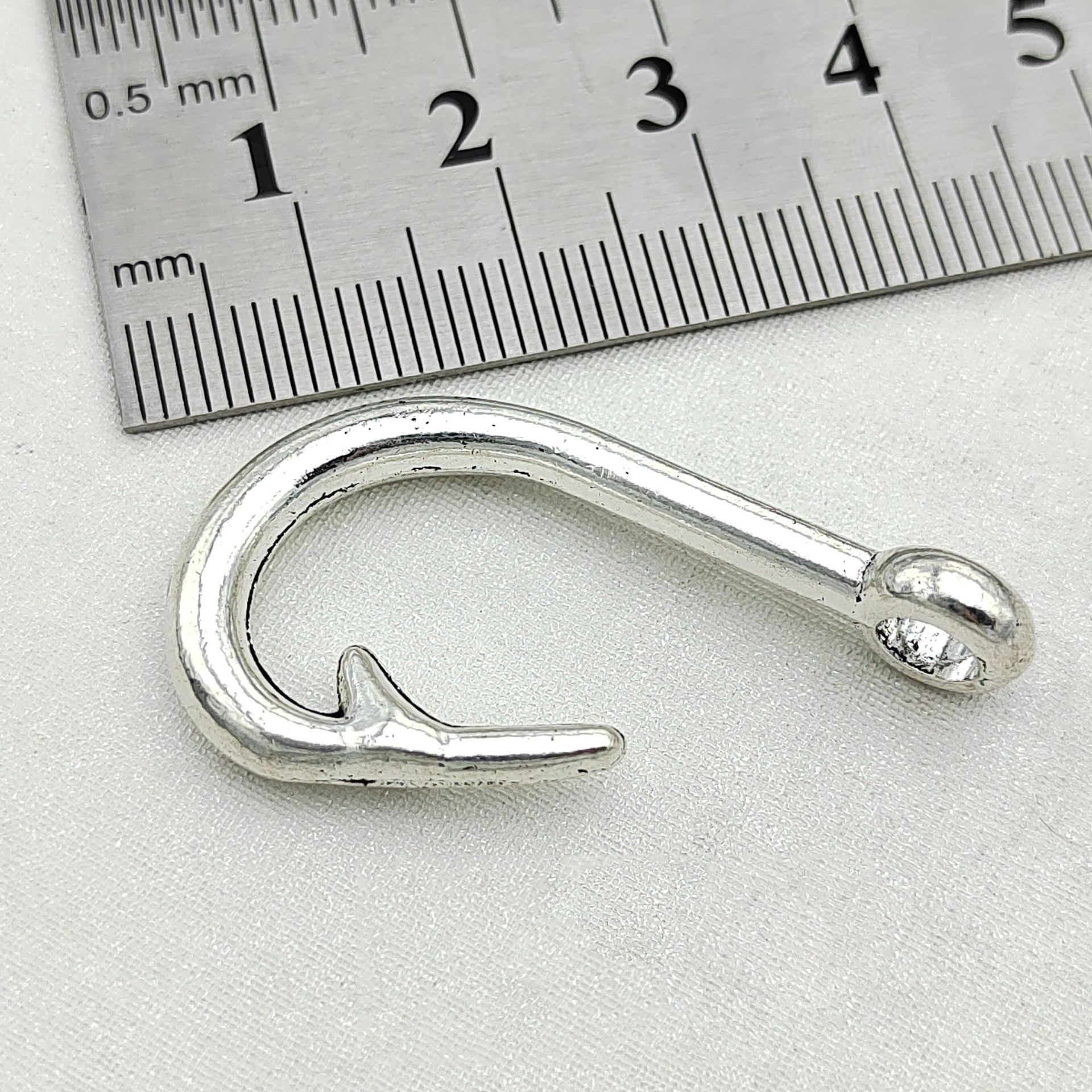 37x20mm, hole 4mm