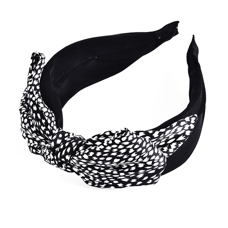Black + white leopard print