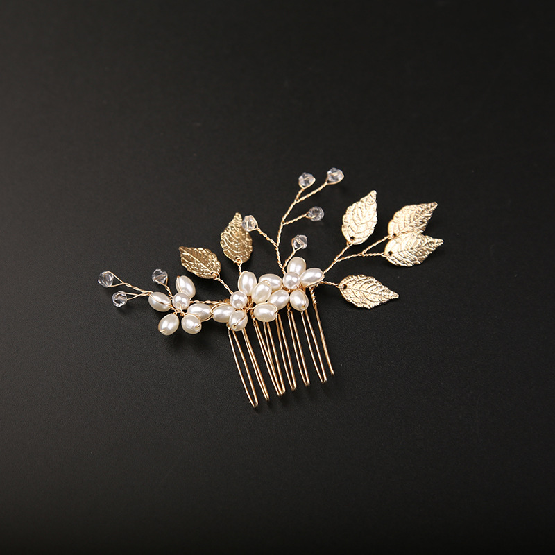 Blonde hair comb No. 1