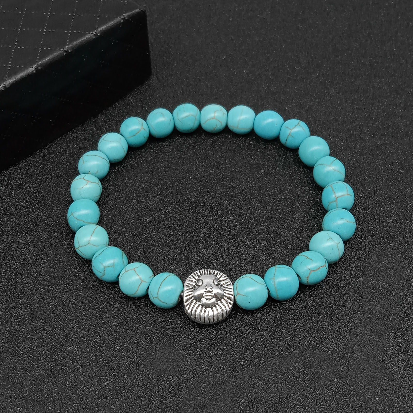 Lion's Head - turquoise Hand String