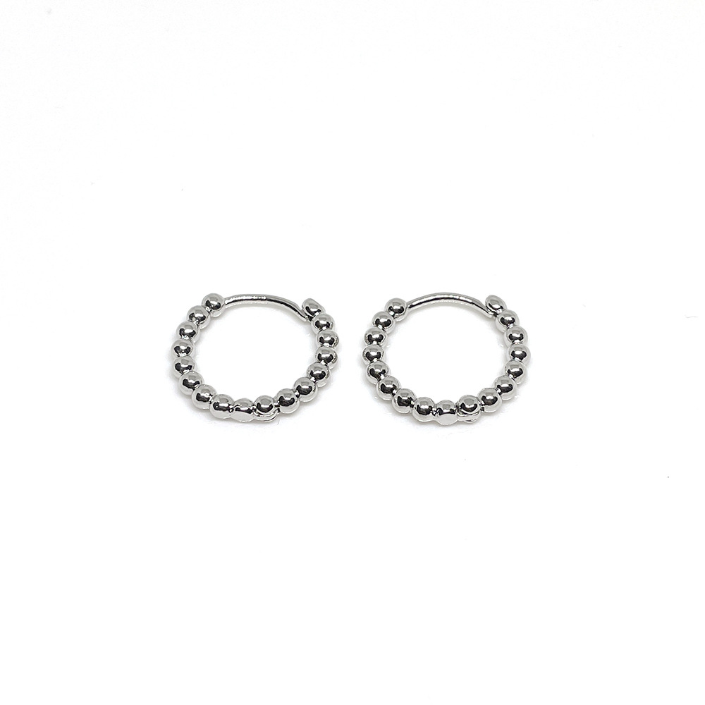 2:White gold round earrings