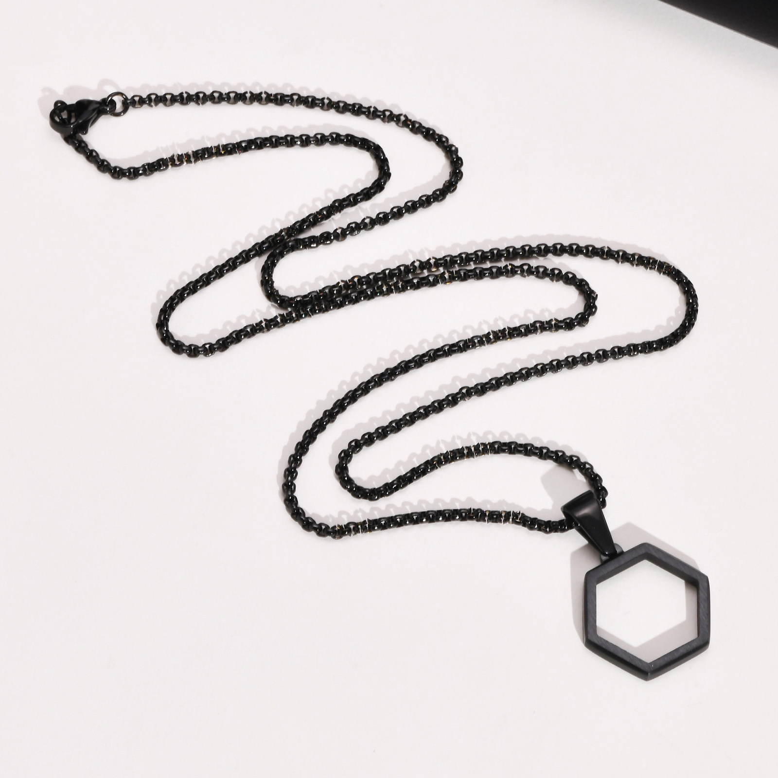2:Pendant necklace
