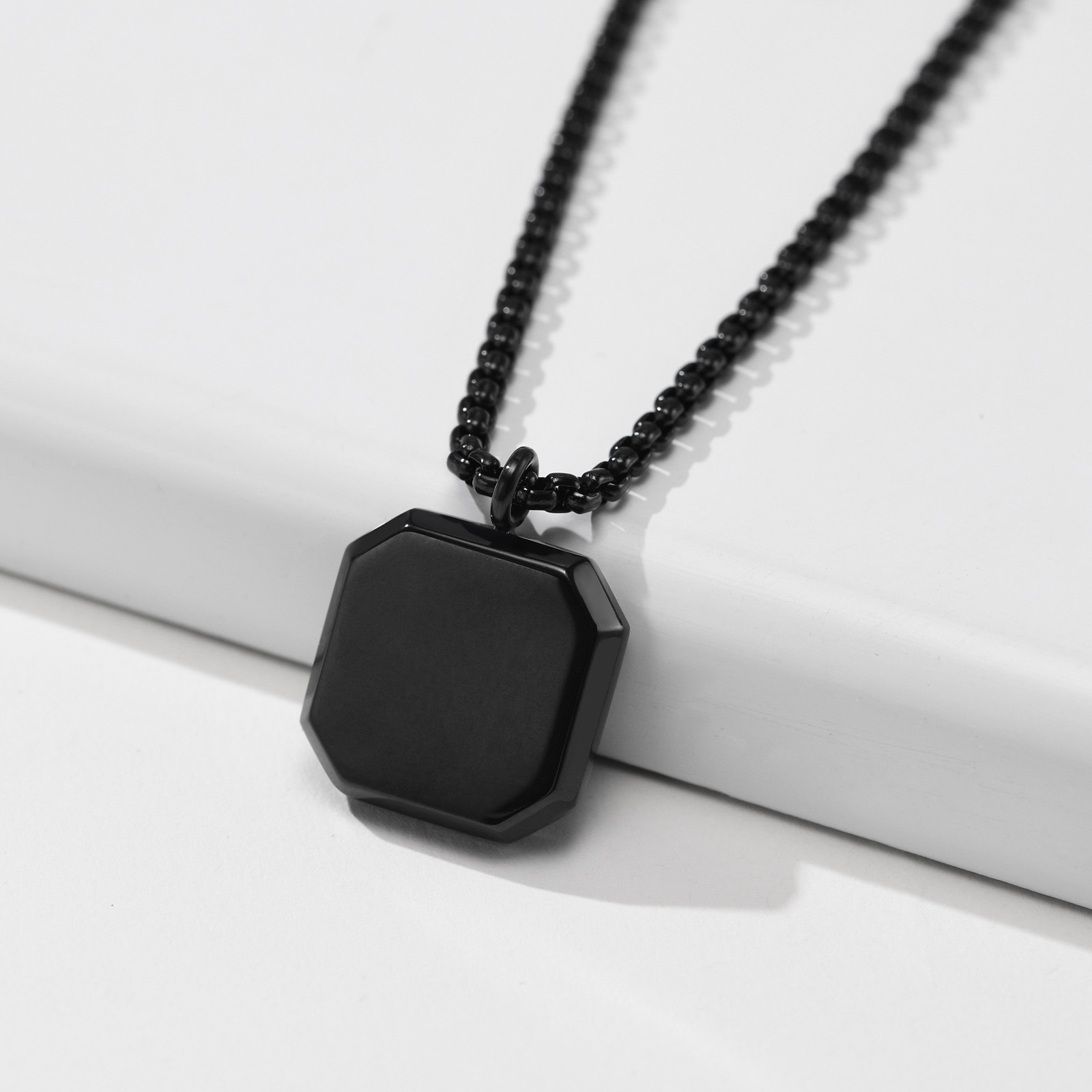 16:Black pendant with 60cm chain