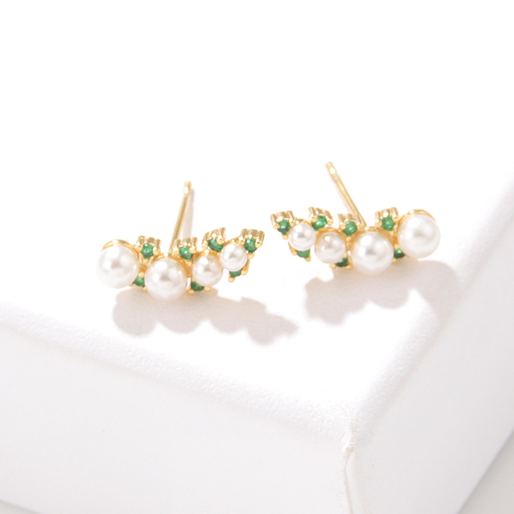 4:Pearl earrings