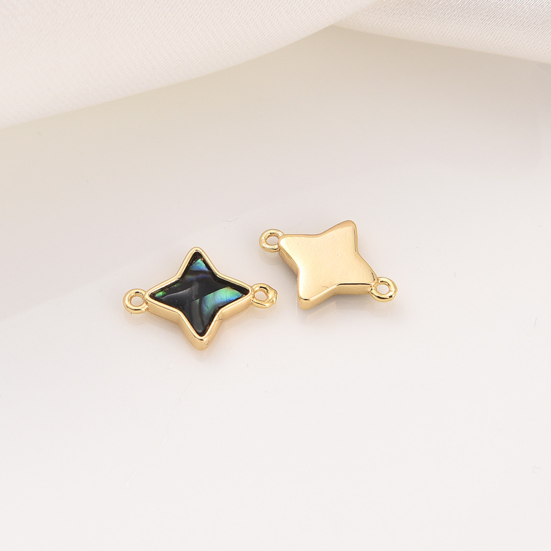 18K gold, one star pendant (13 by 10mm)