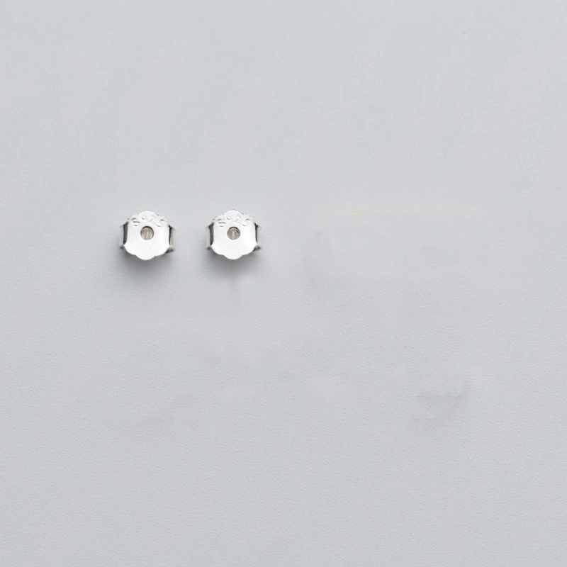 A 4.5*4*2.5mm  silver color plated