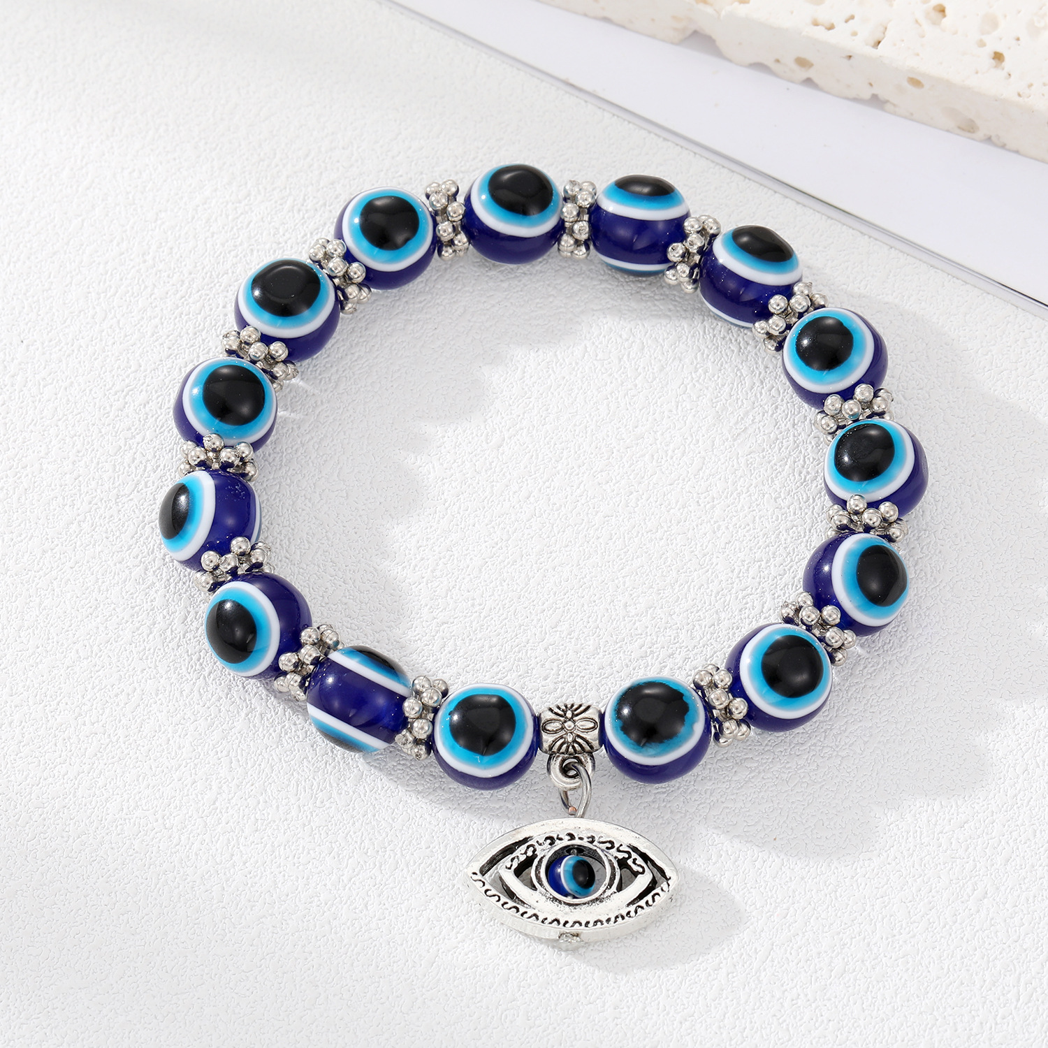 Blue eye bracelet with large beads