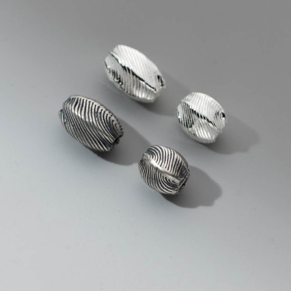 Plain silver, 8 * 10.5 mm in diameter