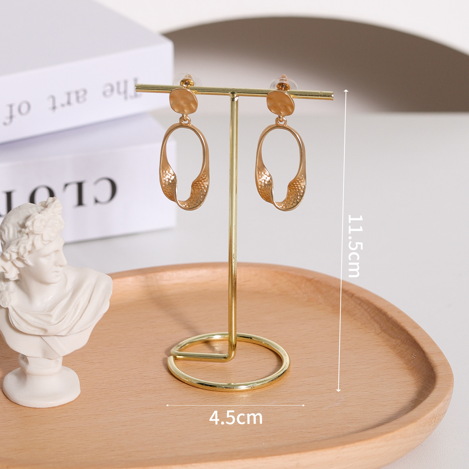 4:T-shaped jewelry holder