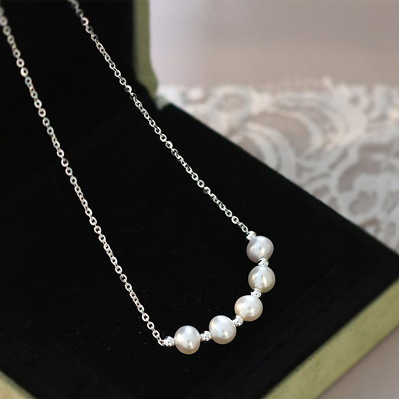 Five sparkly O-chain style (pearl fastening)