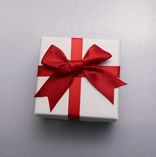 White box with red ribbon 5×5×3.5cm
