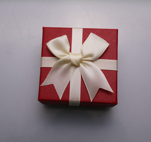 Red box beige ribbon 5×5×3.5cm