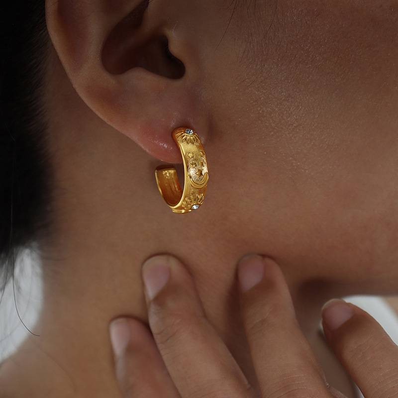 B earring 18x22mm