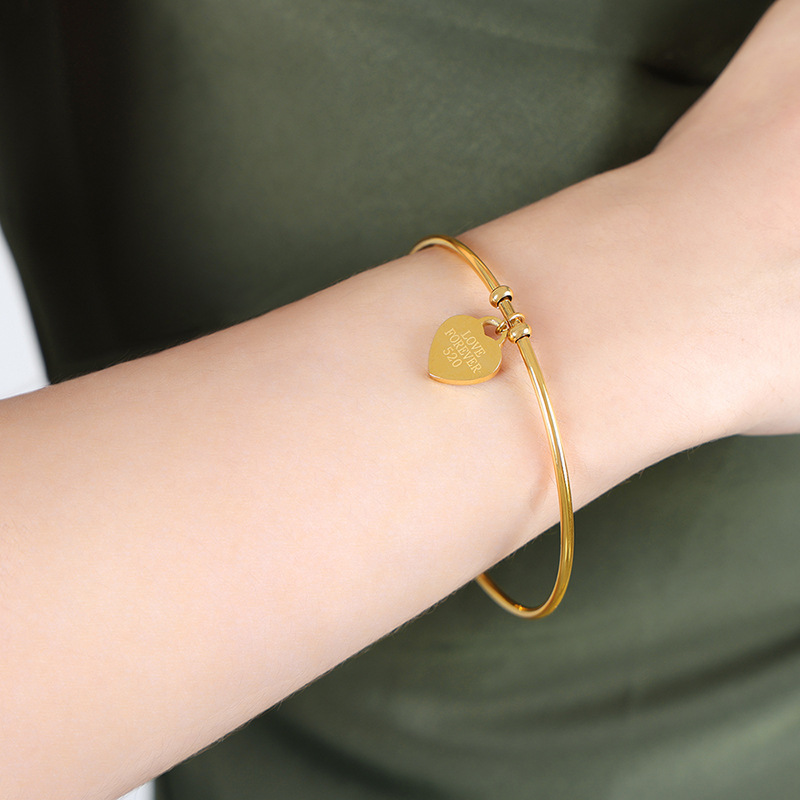 Z226-gold heart bracelet