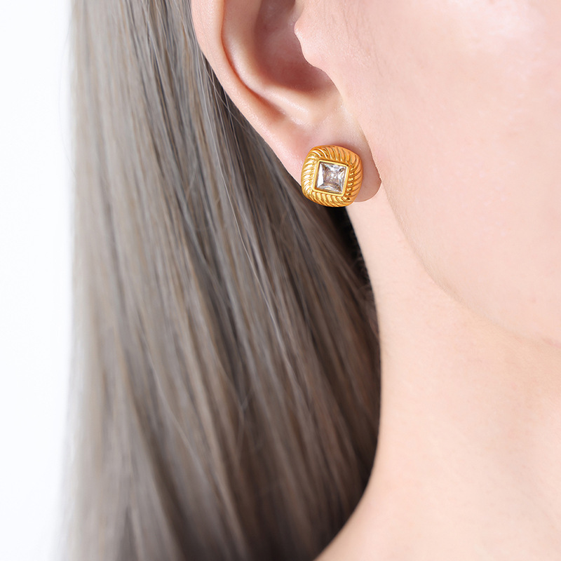 4:Gold white zircon earrings