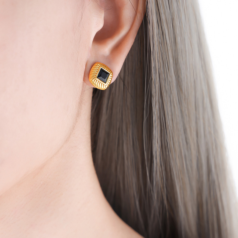 5:Gold black glass stone earrings