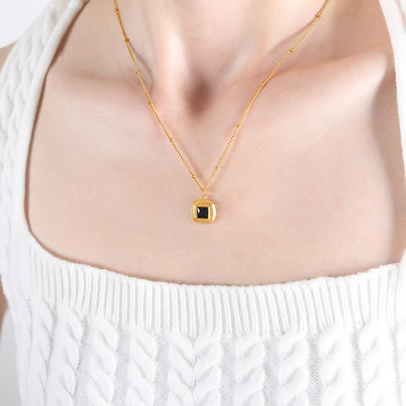 11:Gold black glass stone necklace