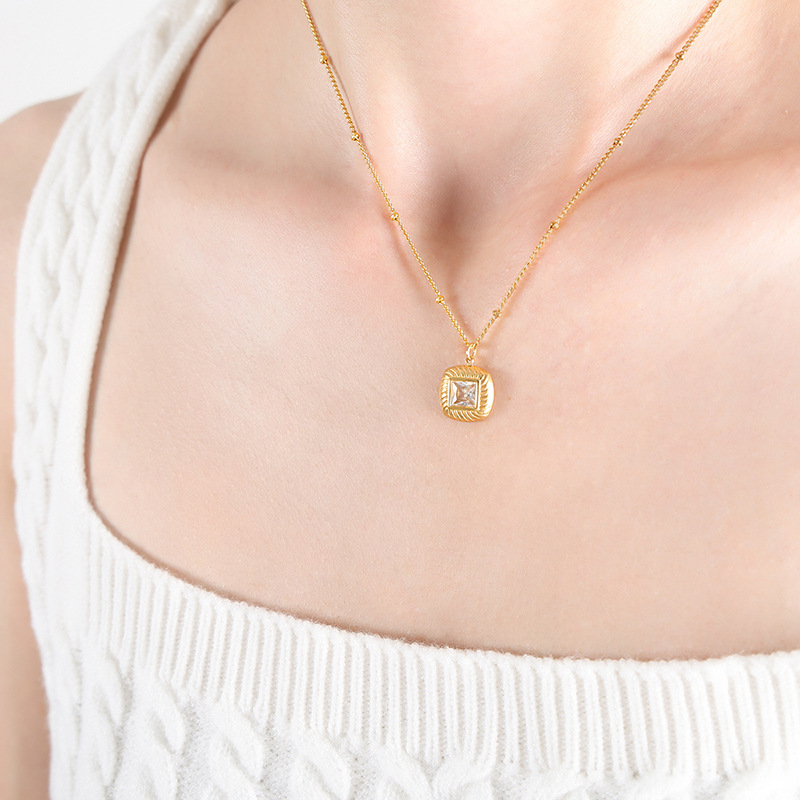 10:Gold white zircon necklace