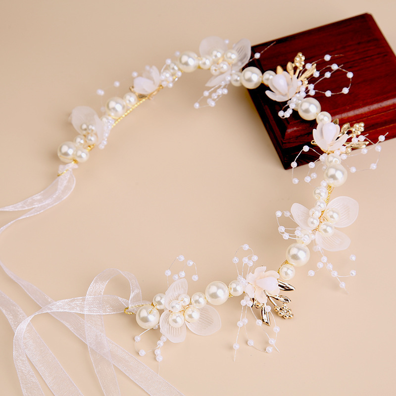 Simple version of white beaded wreath (ribbon barrettes)