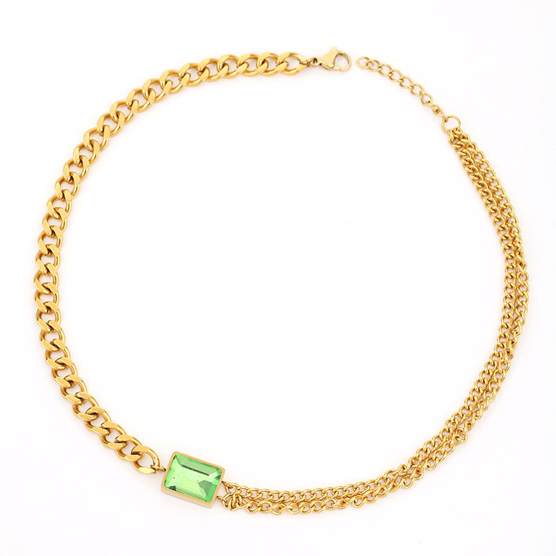 10:green necklace