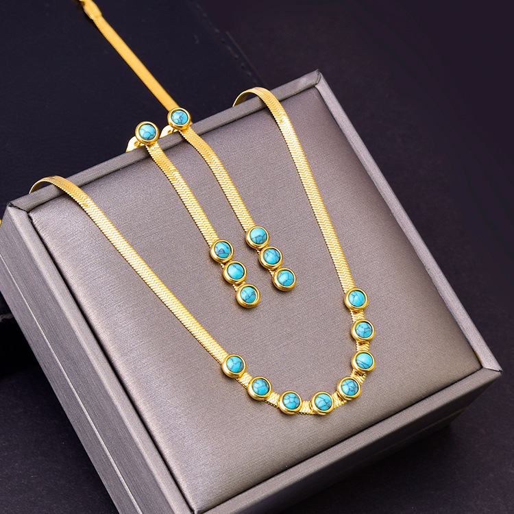 3:Necklace, earrings