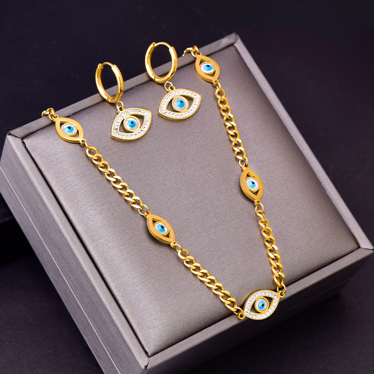 3:Necklace, earrings