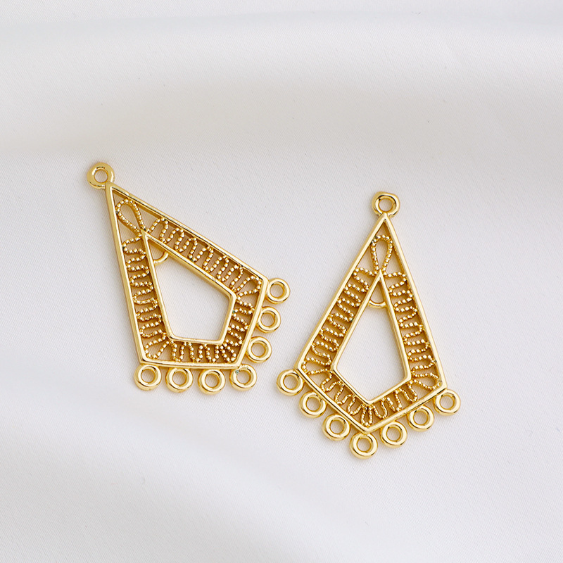 3:Seven pendants in long diamond shape