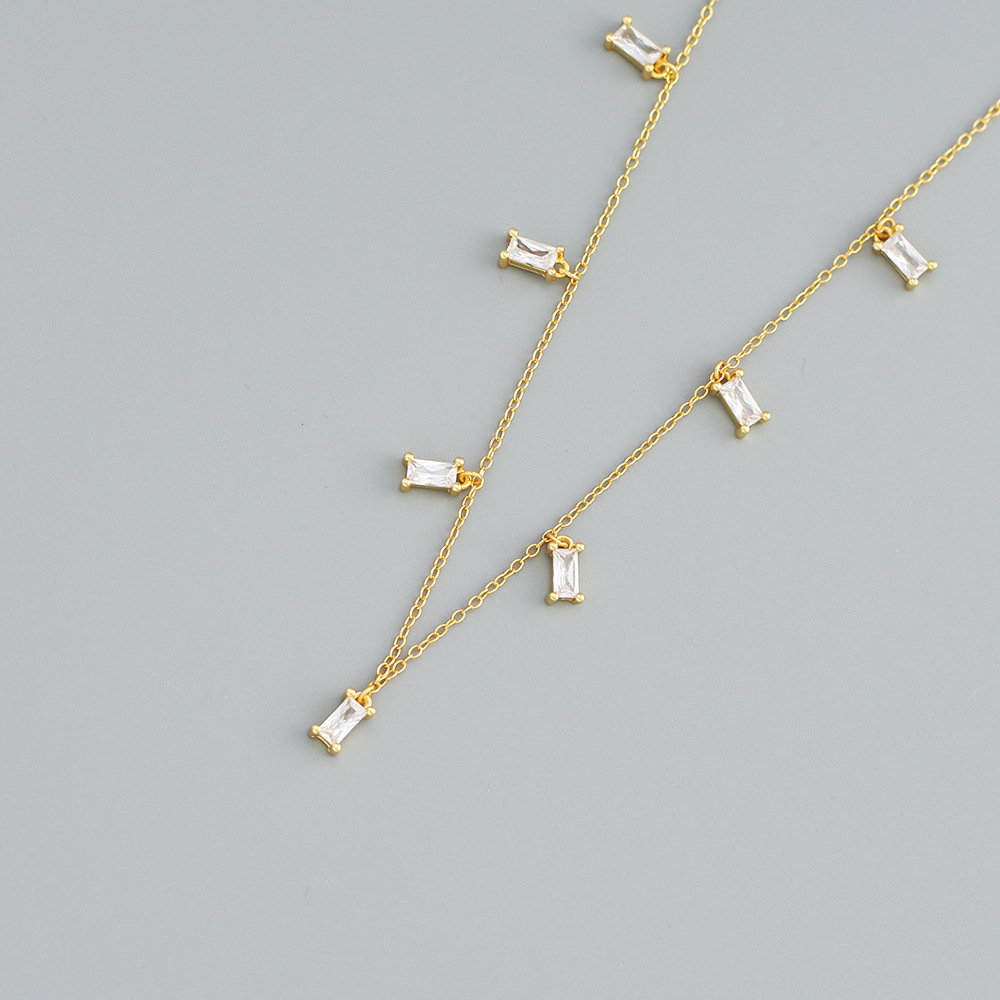 Yellow gold (white stone)