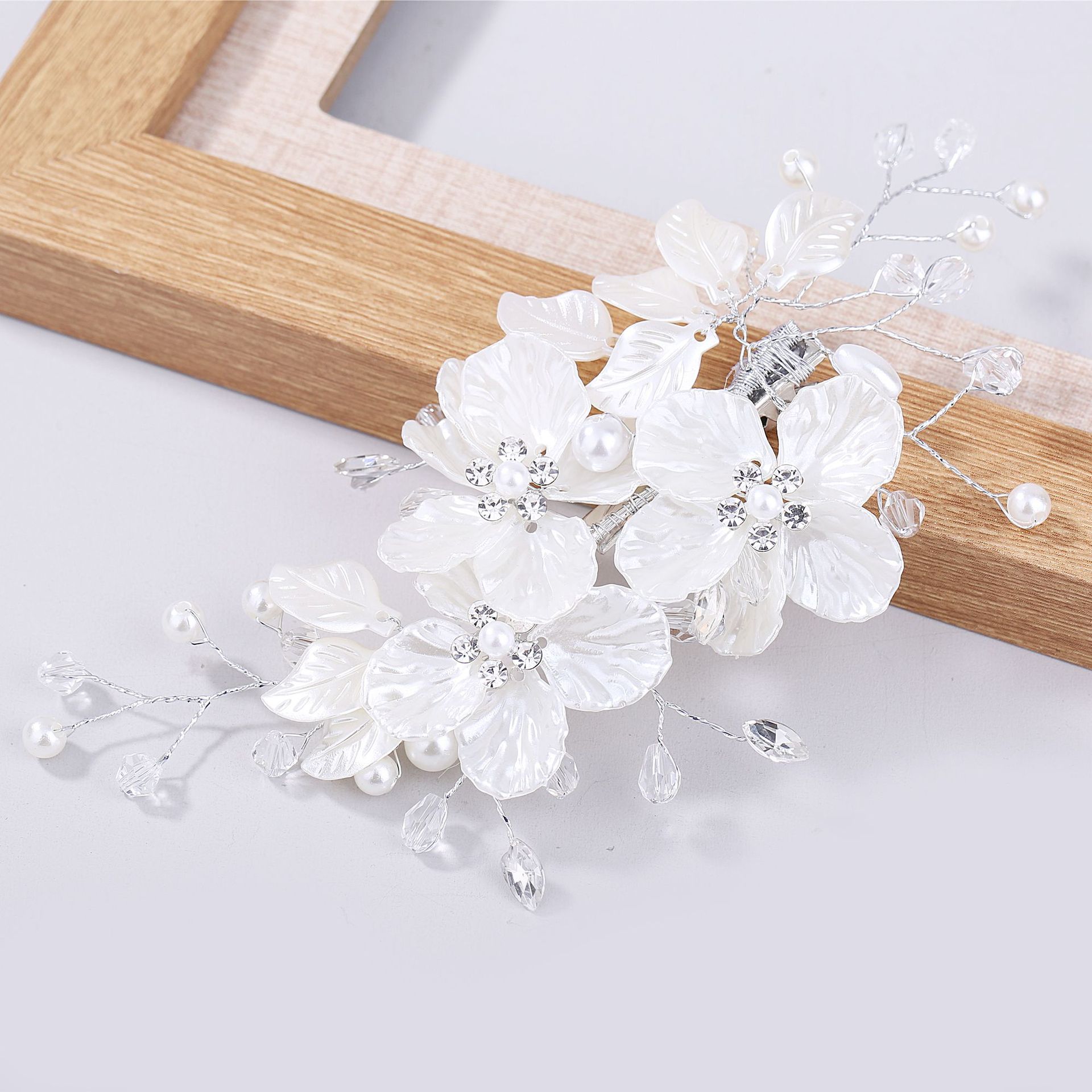 1:Silver thread with white flowers
