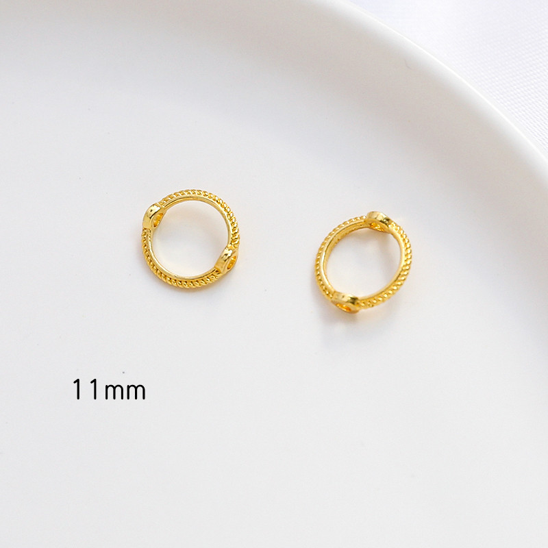 11mm- 18-carat gold, set 8 mm beads