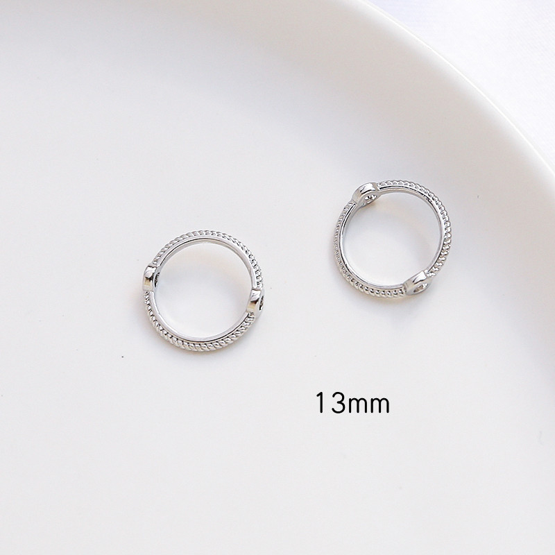 13mm-White gold, set with 10mm beads