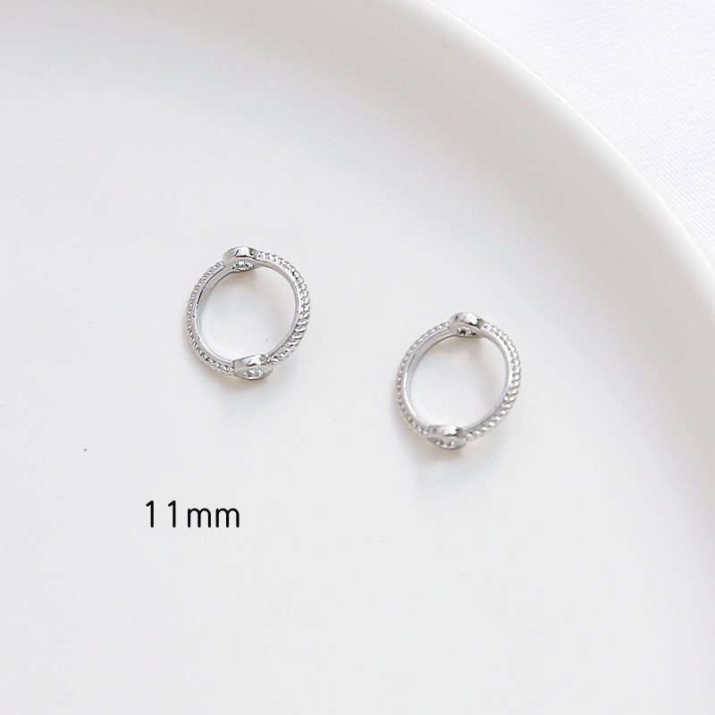 8:11mm-White gold, set with 8mm beads