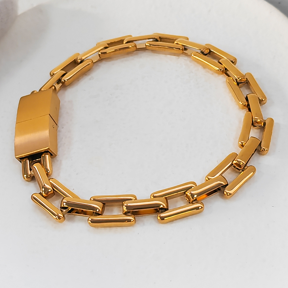 3:Gold bracelet 18cm