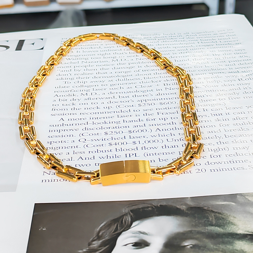 7:Gold necklace 40cm