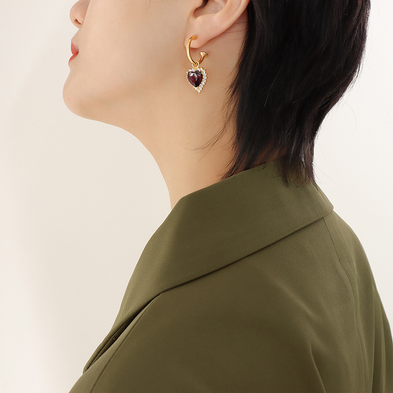 2:Red crystal earrings